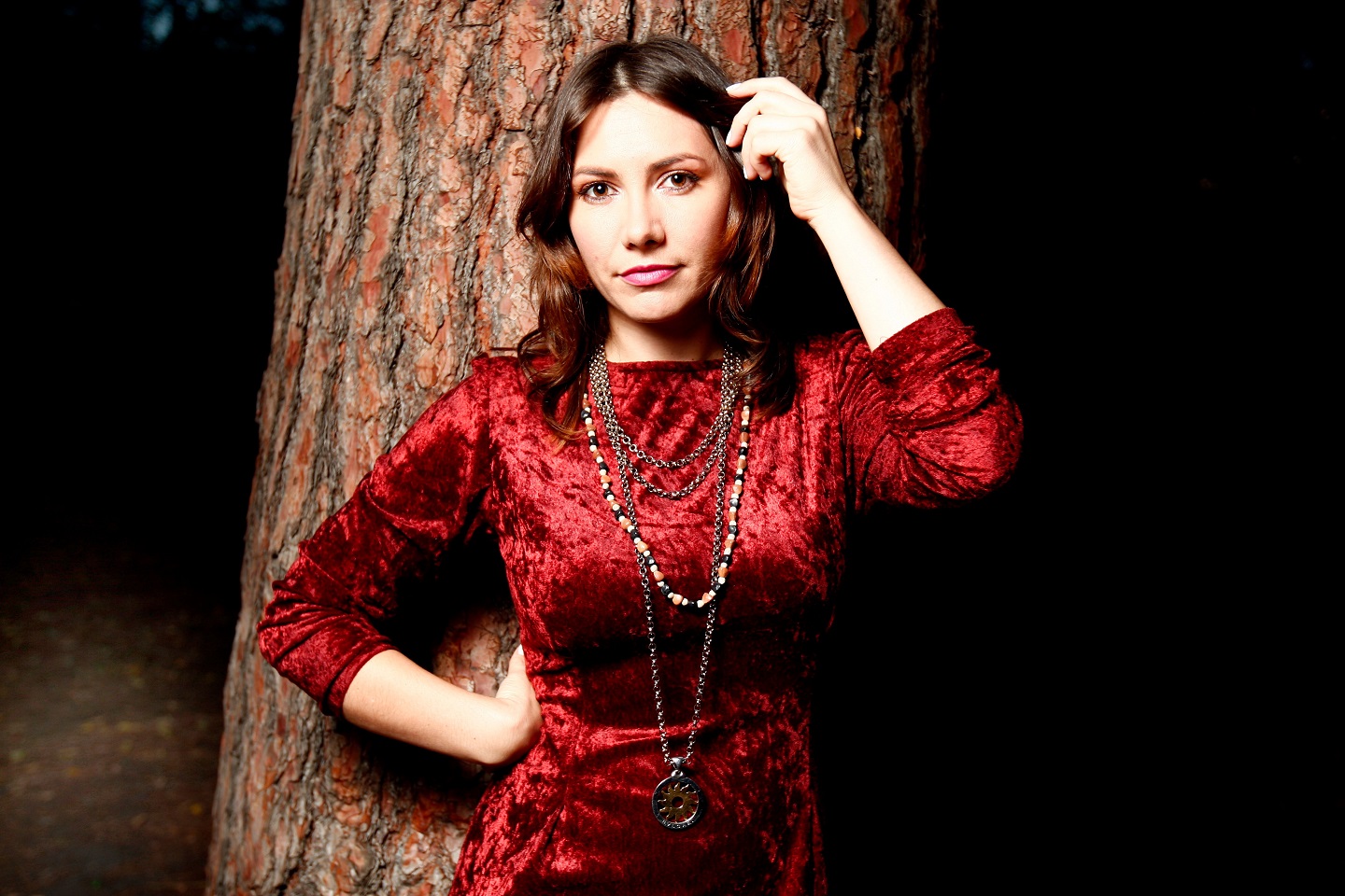 Ella Hooper Music Artist Profile